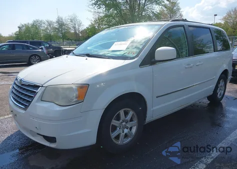 2010 Chrysler Town & Country Touring z USA, uszkodzony, nr VIN 2A4RR5D17AR189762